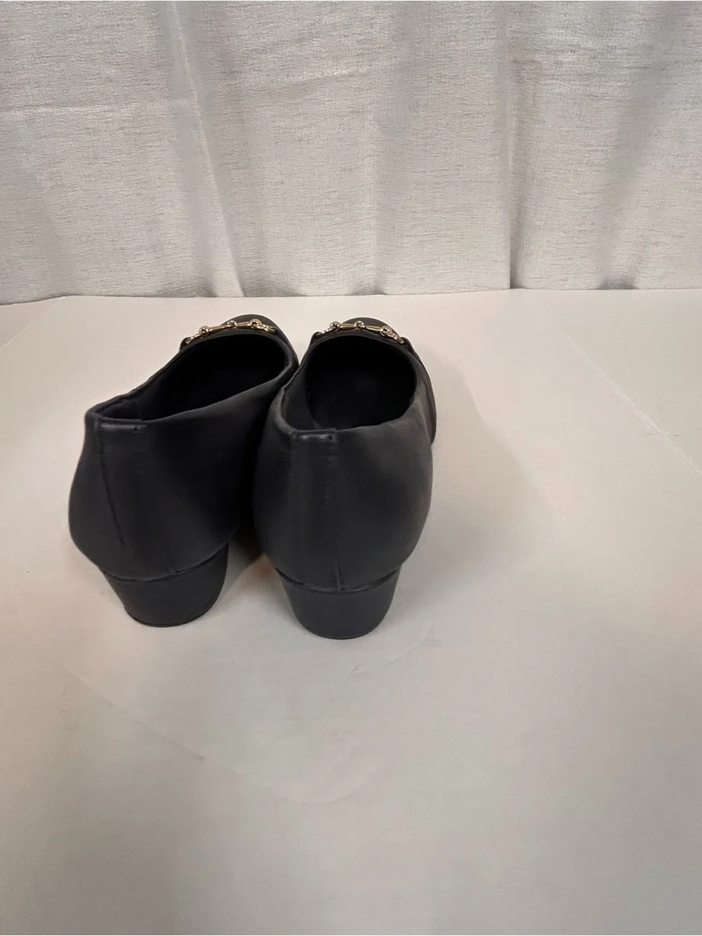 Easy Spirit Navy Blue Leather Gold-Bit pumps low heel